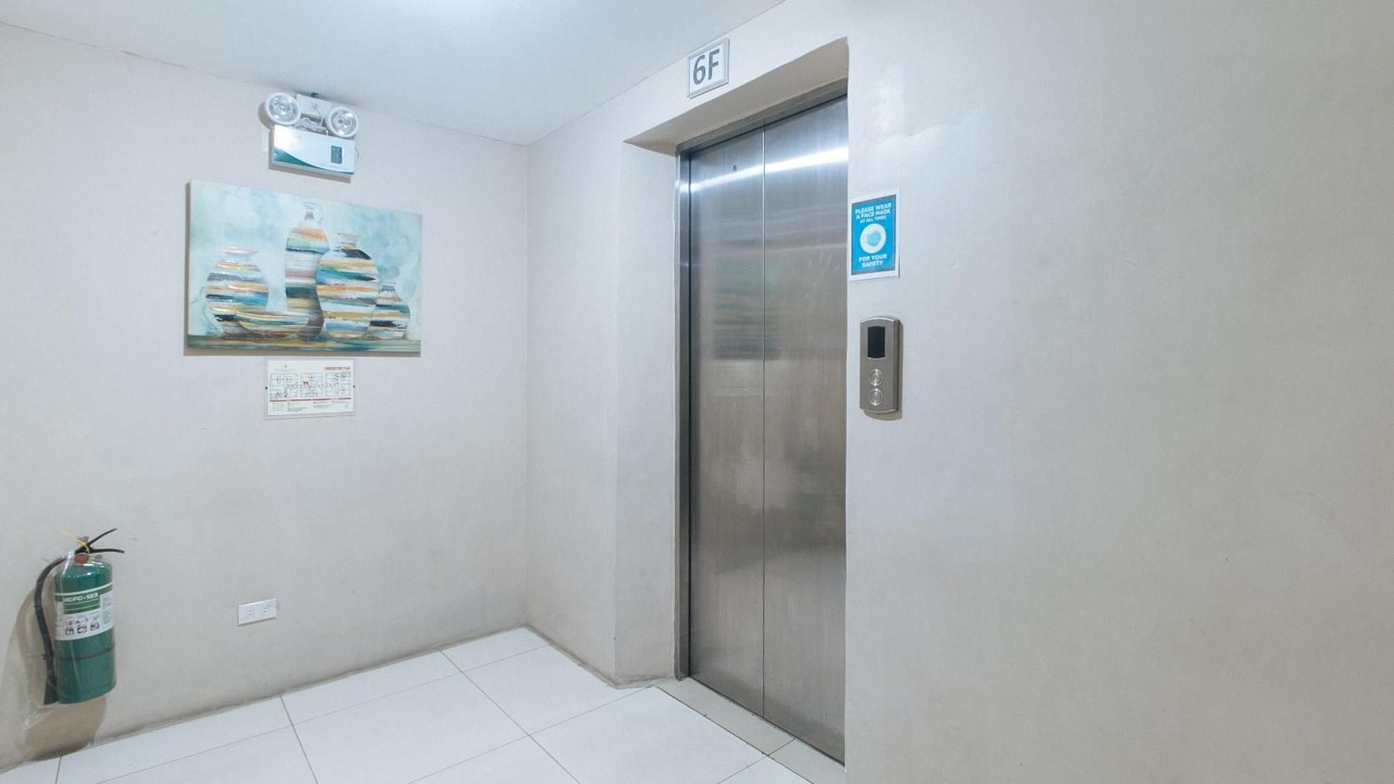 Reddoorz @ Melbourne Suites Makati Makati City Kültér fotó